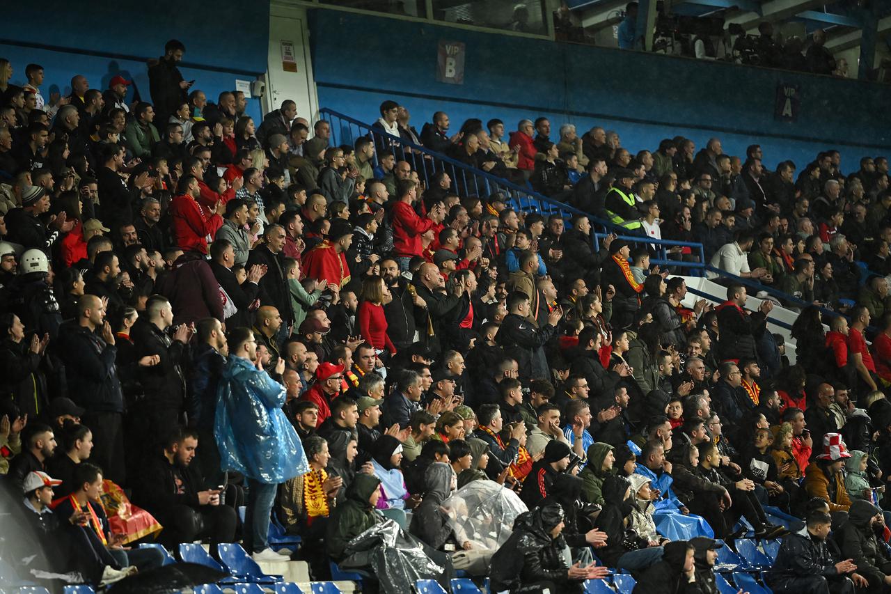 Podgorica: Navijači na tribinama prate utakmicu Crna Gora - Hrvatska