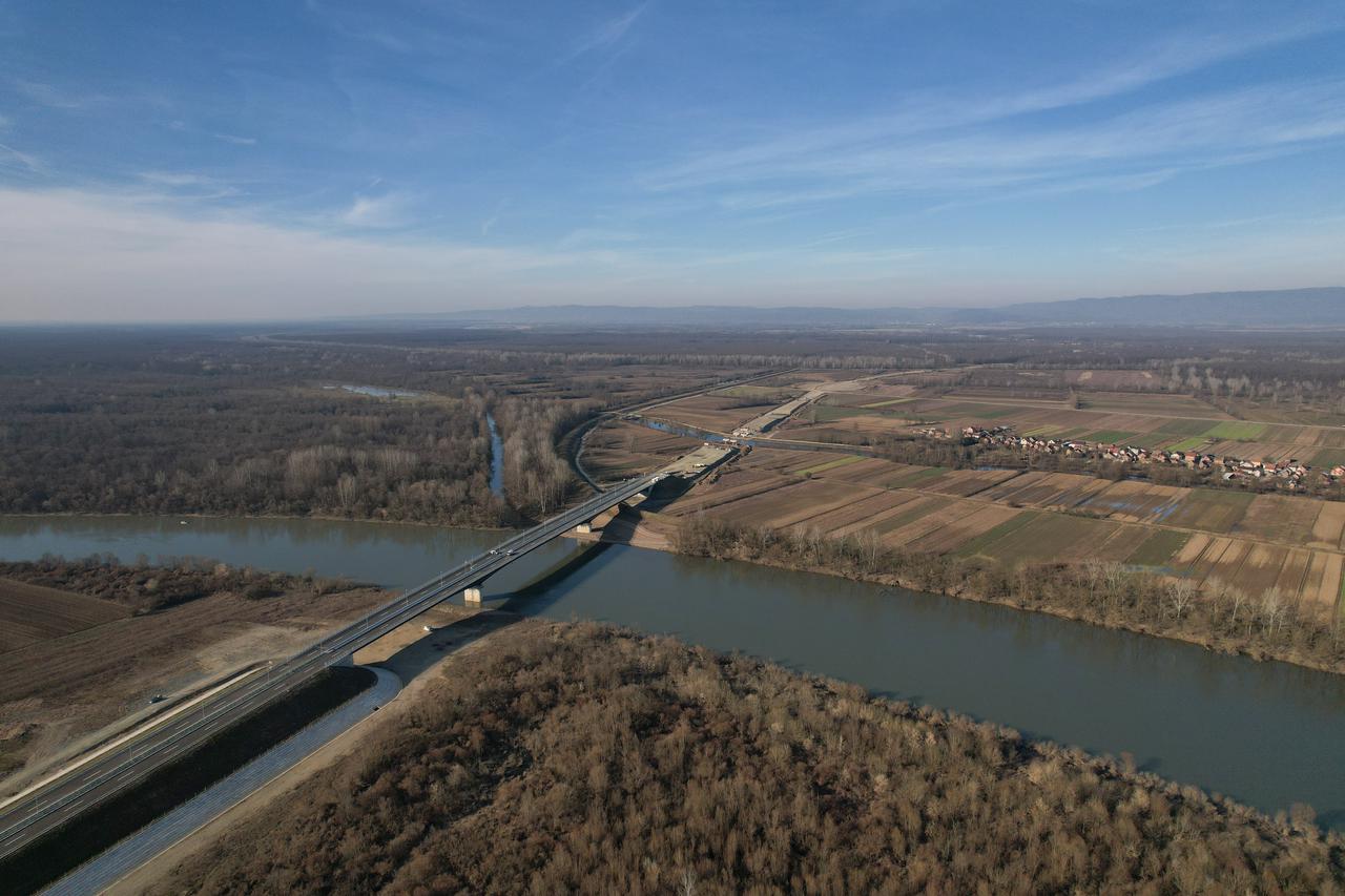 Fotografije iz zraka mosta na Savi kod Gradiške