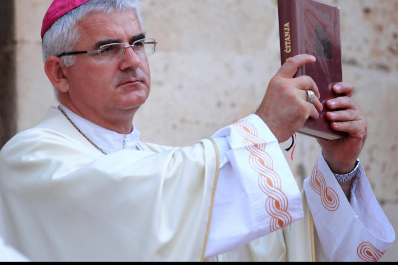 '15.08.2011., Dubrovnik - Na svetkovinu Uznesenja Blazene Djevice Marije biskup dubrovacki Mate Uzinic predvodio je vecernje euharistijsko slavlje u dubrovackoj stolnoj crkvi Gospe Velike. Photo: Anto