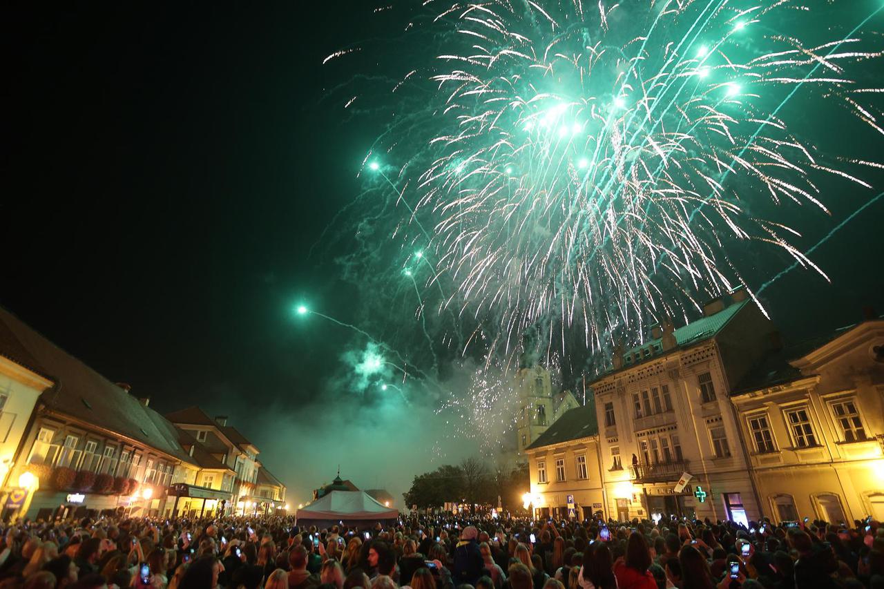 Vatromet na Trgu kralja Tomislava na proslavi 780. rođendana grada Samobora