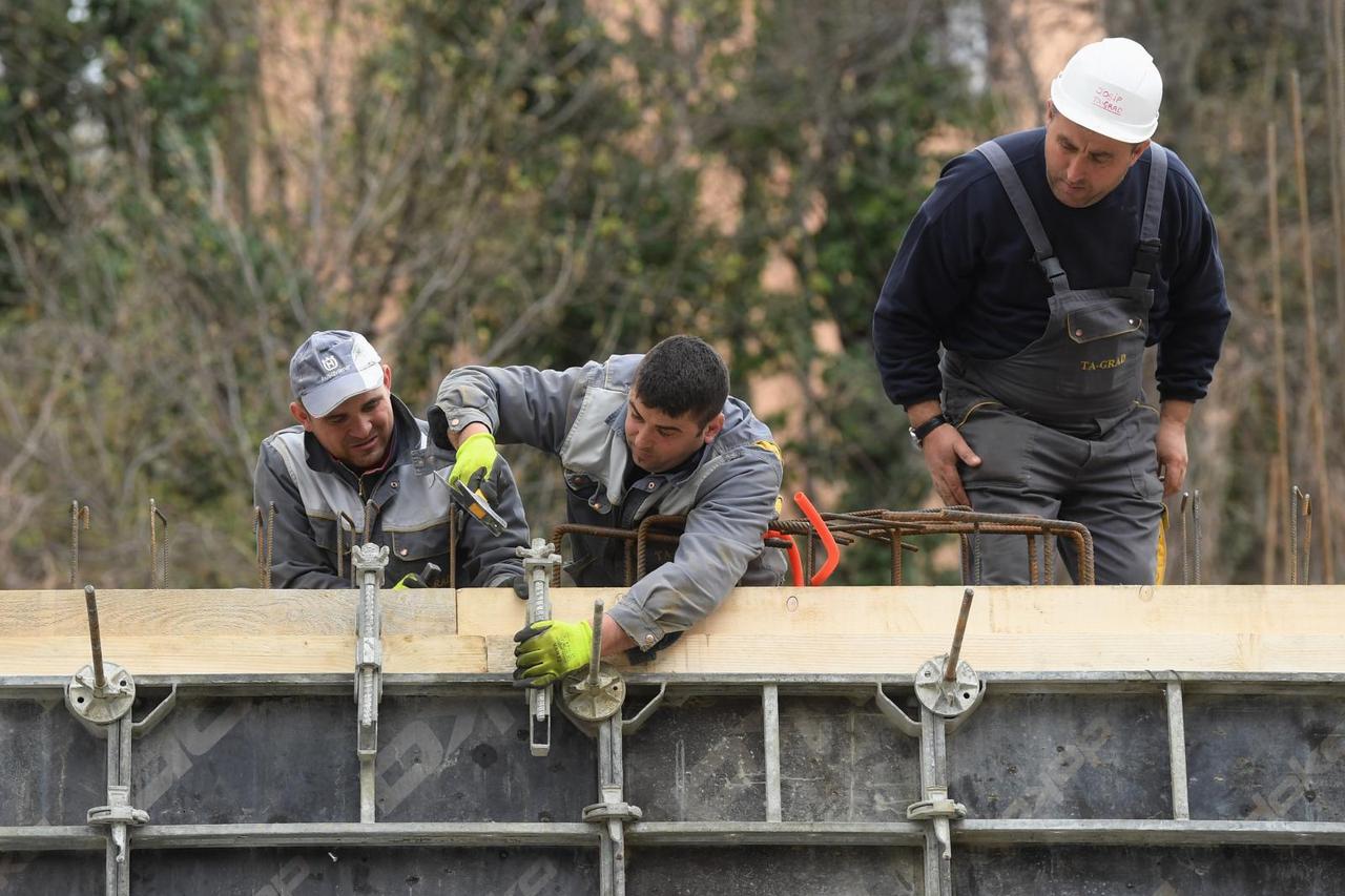 Radnici na građevini