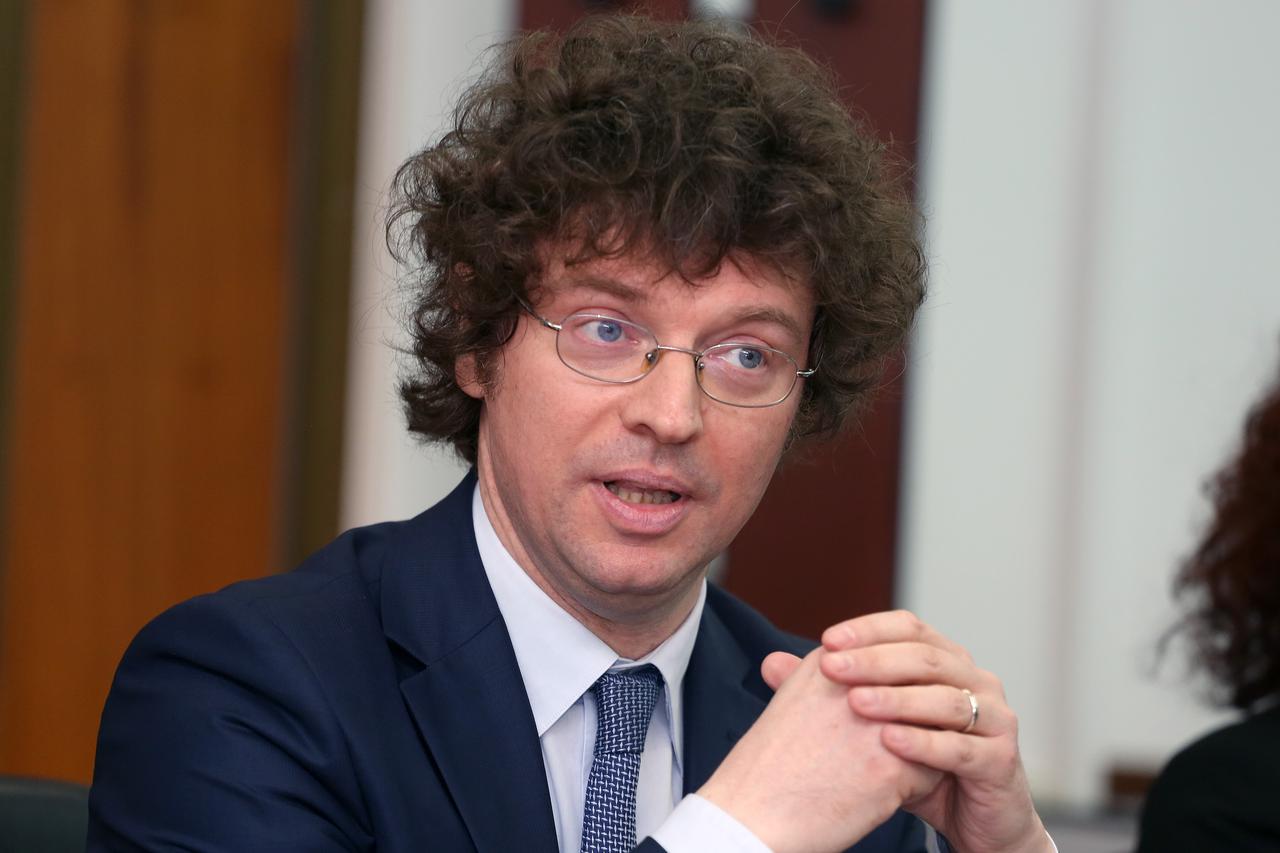 Ministar znanosti, obrazovanja i sporta Predrag Šustar