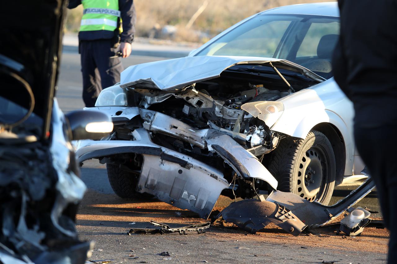 Šibenik: Jedna osoba ozlijeđena u sudaru dva automobila 