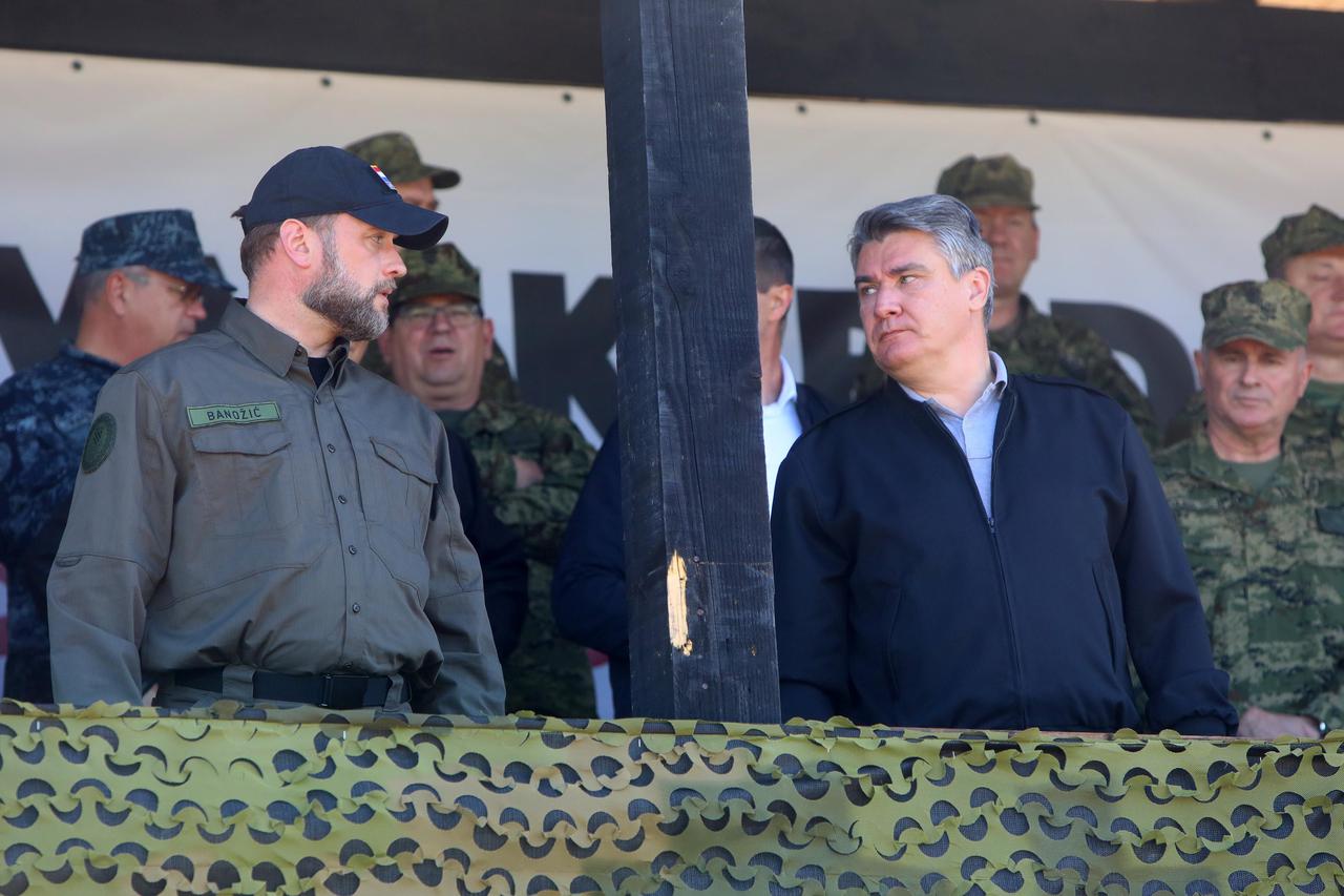 Ministar obrane Mario Banožić i predsjednik Zoran Milanović