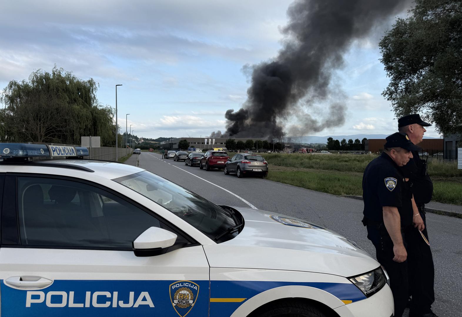 Za sada nema službenih informacija o ozlijeđenima ni o razmjerima materijalne štete.