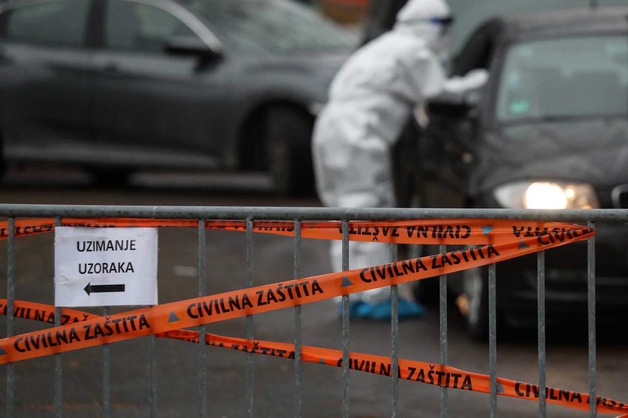Zagreb: Građani se testiraju na koronavirus u drive in ambulanti u Sigetu