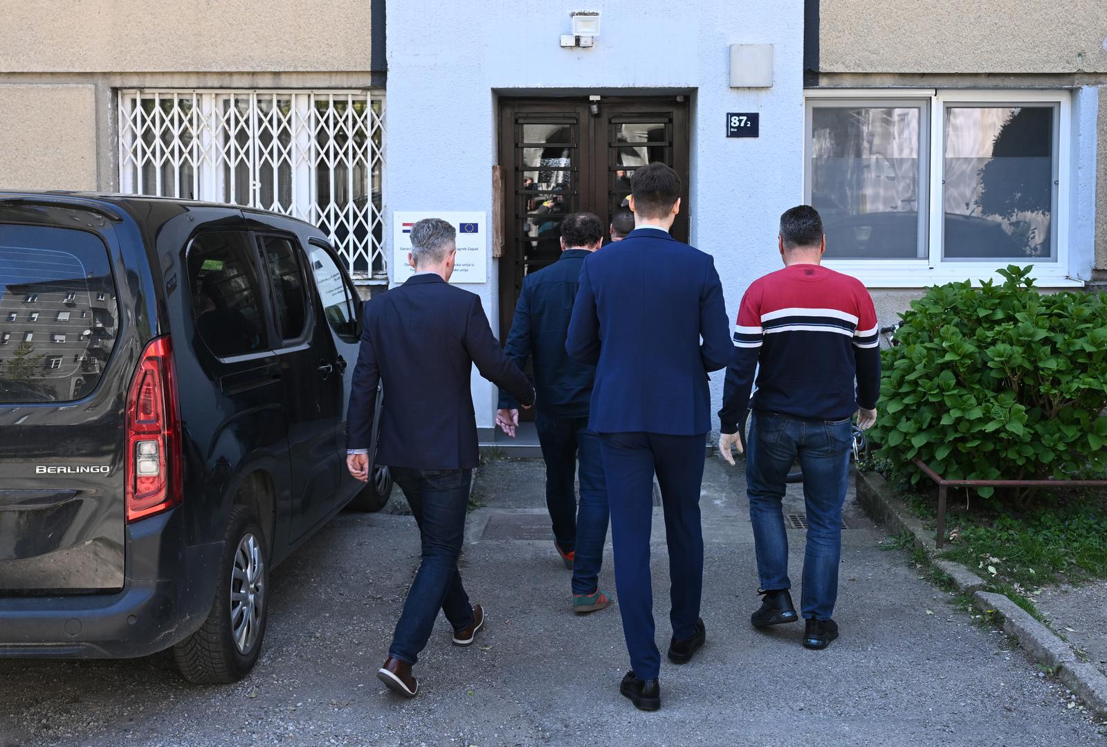 Istražitelji sumnjaju da je 2018. Kekin od Grada Buja kupio zemljište u Momjanu po znatno umanjenoj cijeni, iako je ono vrijedilo trostruko više.