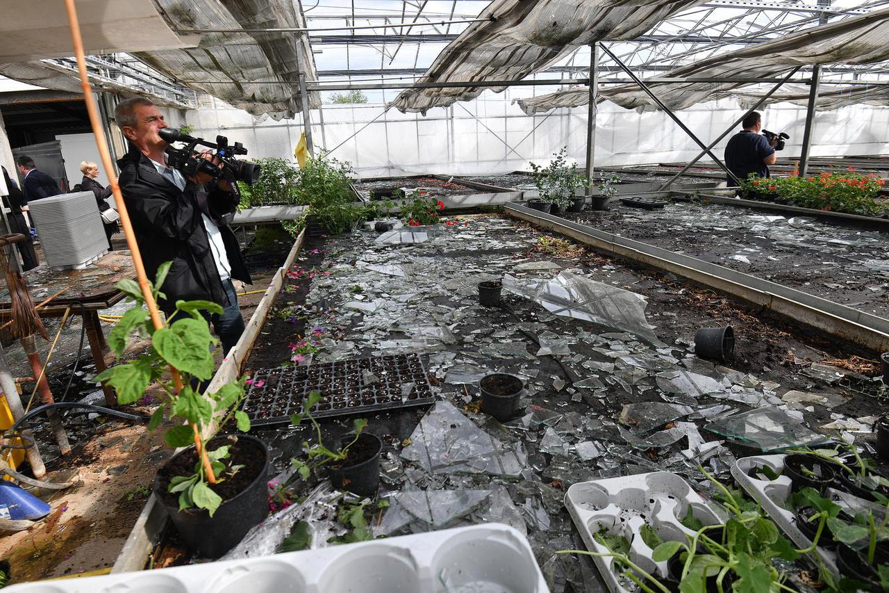 Mještani još zbrajaju razmjere štete koju je tuča nanijela jučer u Velikom Bukovcu 