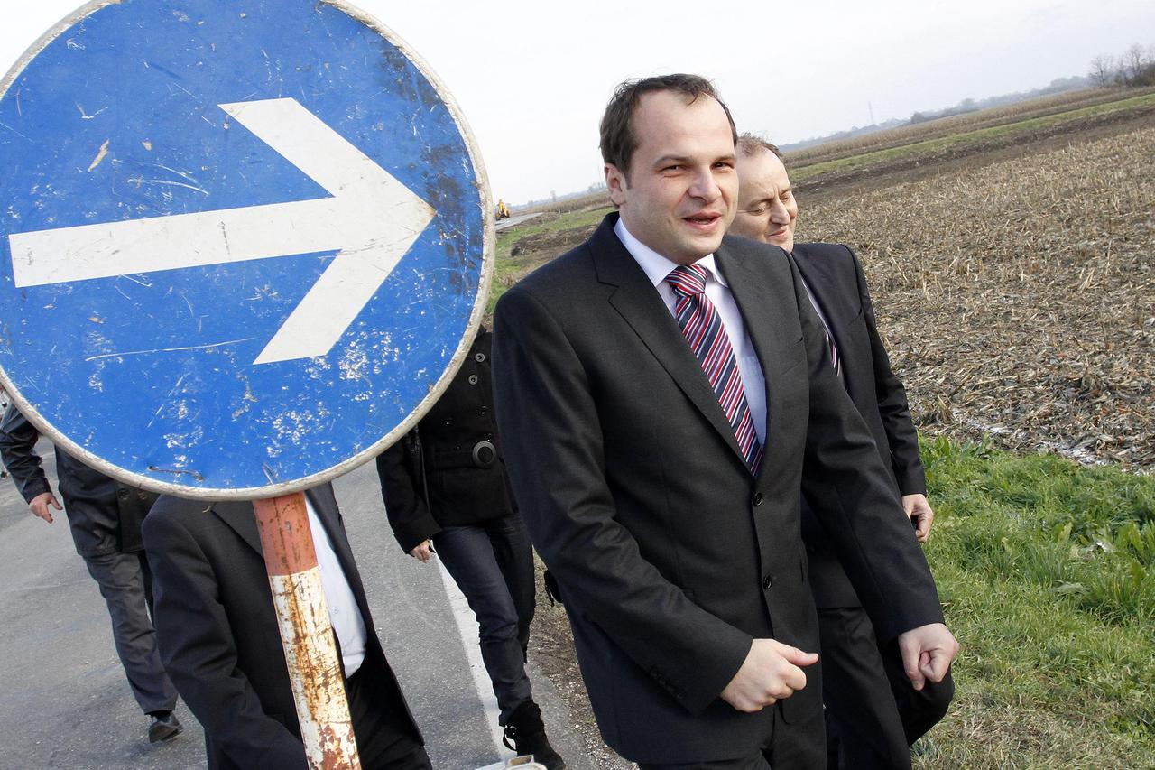 13.11.2012., Sveti Kriz - Ministar prometa Sinisa Hajdas Doncic posjetio je Medjimurje i cestu D20 Sveti Kriz - Prelog koja se sanira. Photo: Vjeran Zganec-Rogulja/PIXSELL