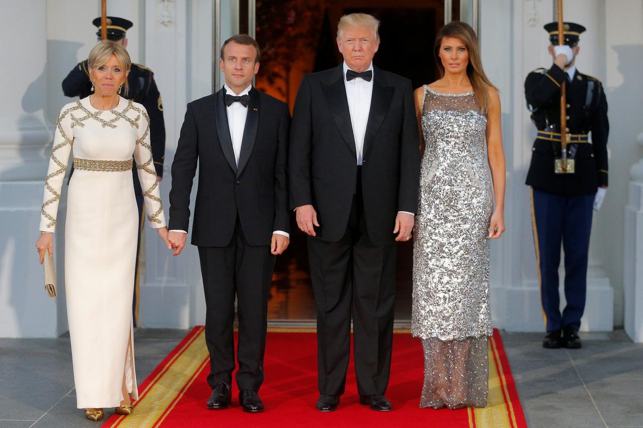 Melania TRump i Brigitte MAcron na državnoj večeri