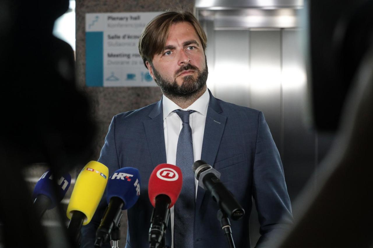 Zagreb: Dolazak ministara na sjednicu užeg kabineta Vlade RH u NSK