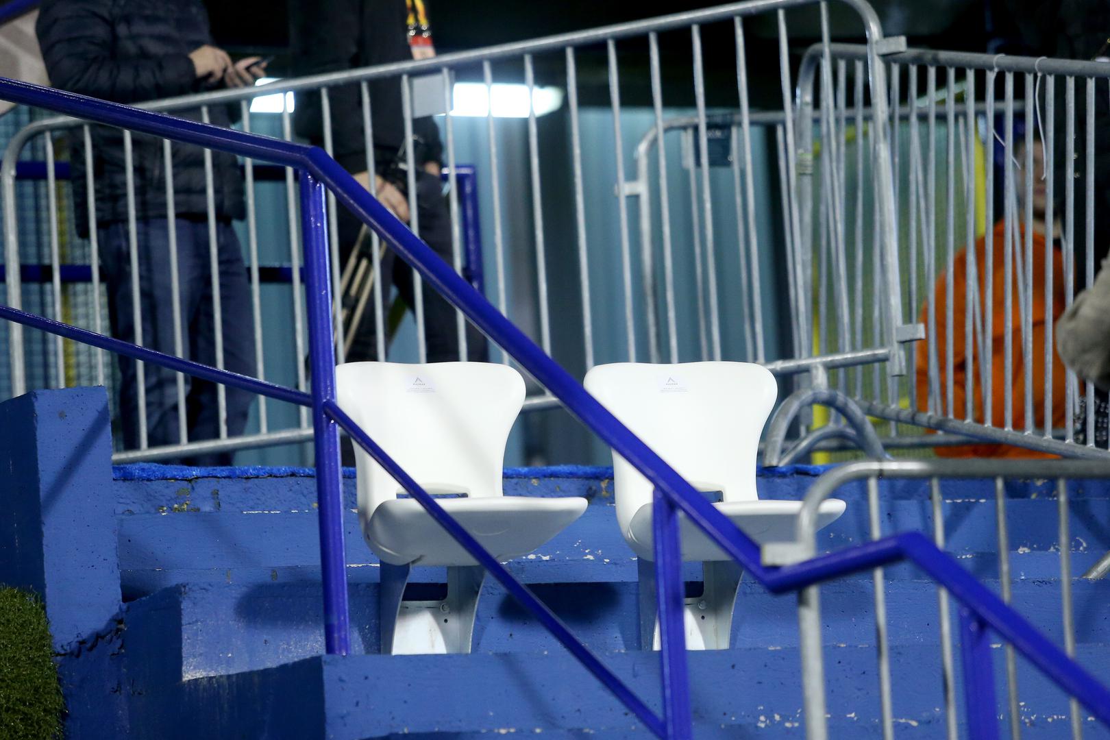 Zbog isključenja protiv Viktorije Nenad Bjelica utakmicu s Benficom promatrat će s tribina maksimirskog stadiona. 