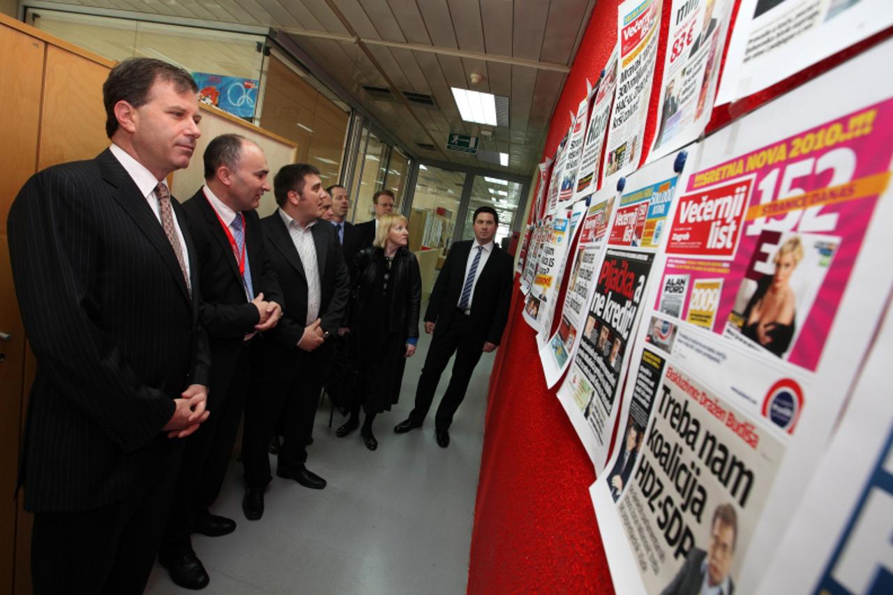 '12.05.2010., Zagreb -   Posjeta Americkog veleoposlanika u Hrvatskoj Jamesa Foley-a redakciji Vecernjeg Lista. Uvazenog gosta docekali su Helmut Bracun,Ivan Tolj te Goran Ogurlic glavni urednik vecer