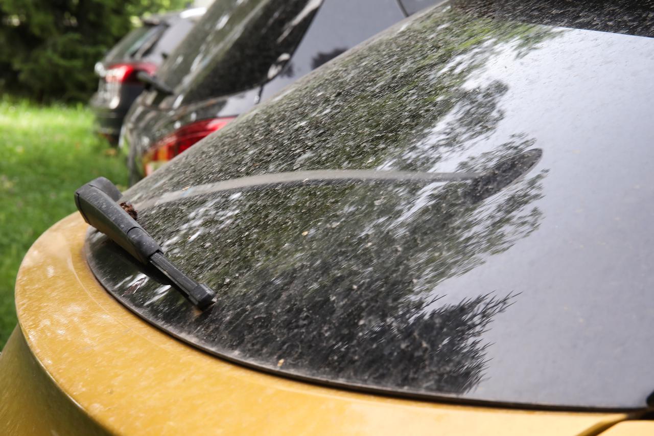 Zagreb: Čestice pustinjskog pijeska preko noći prekrile automobile