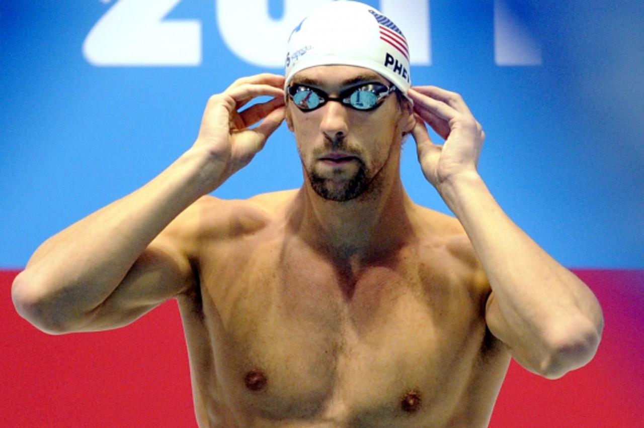 'American swimmer Michael Phelps preapres for the men\'s 100 meter medley during the swimming short course world cup in Berlin, Germany, 22 October 2011. The short course world cup takes place from 22