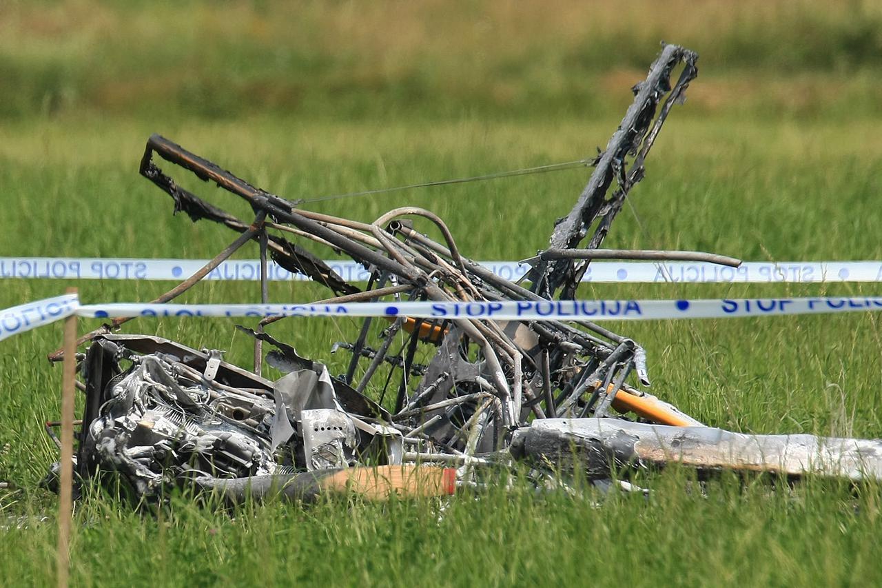 17.06.2011., Vrbovec -  Dvojica clanova aerokluba Dubrava poginula su oko 20.20 sati u padu aviona vlastite izrade  200 metara od uzletne piste na sportskom aerodromu Zvekovac kod Dubrave Vrbovecke. Photo: Marko Prpic/PIXSELL