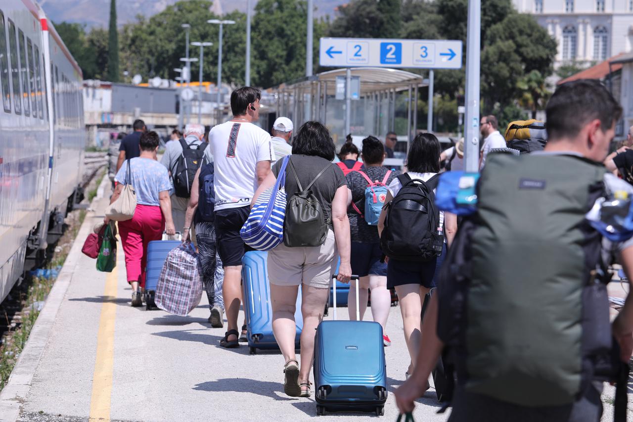 Dio turista stigao je u Split vlakom iz Budimpešte