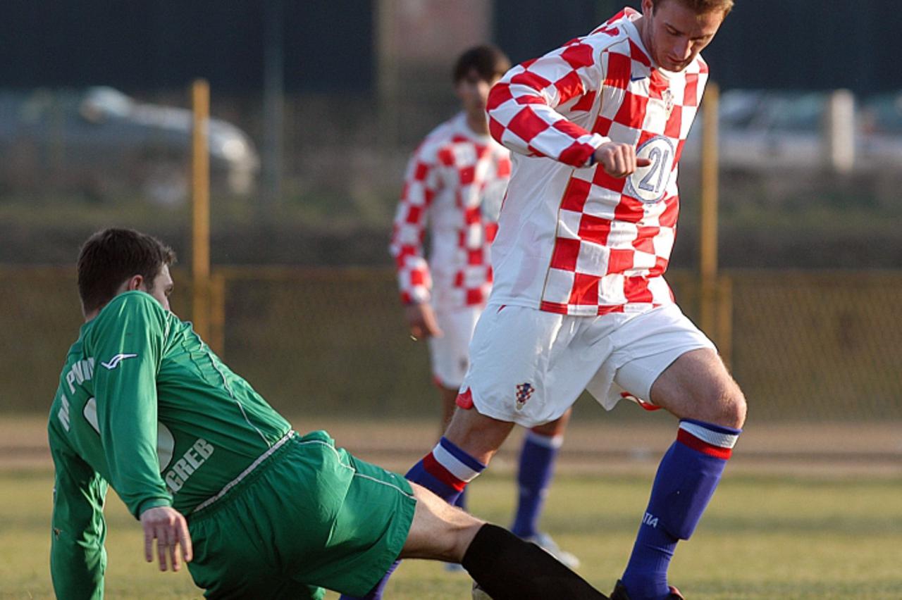 'sport...zagreb...22.03.2005. gajnice, prijateljska nogometna utakmica, mlada hrvatska nogometna reprezentacija - ponikve 4:0, danijel cesarec foto: goran stanzl'