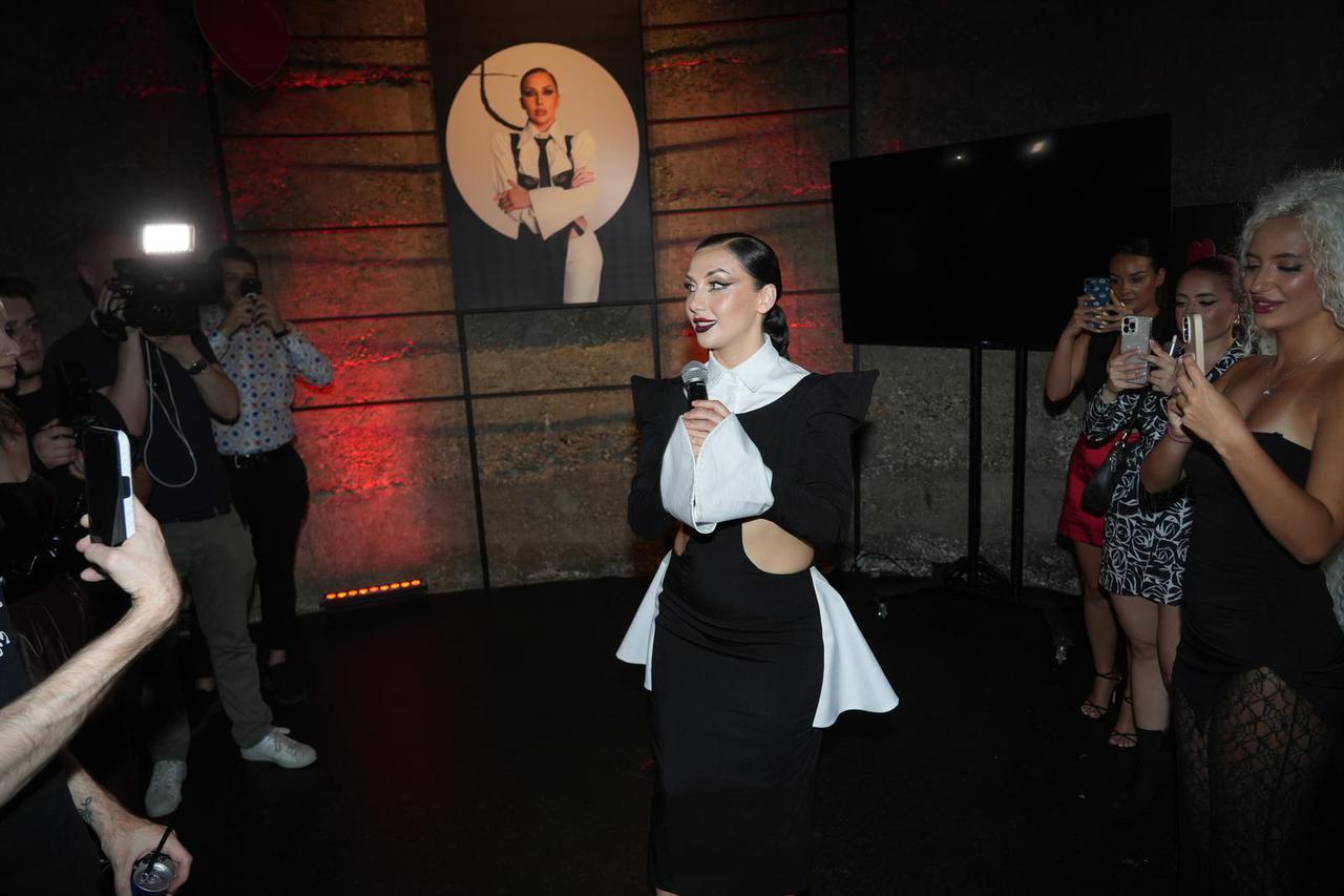 Beograd: U galeriji Neon održana je promocija Zorjinog debitantskog studijskog albuma "Ja sam ona"