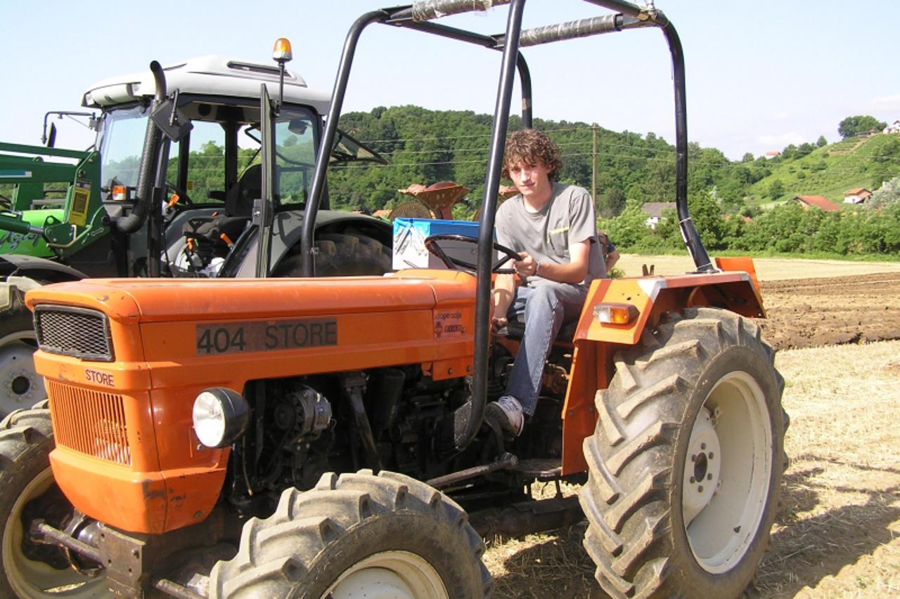 'zagorje - 16. 06. 2010., Zlatar , Hrvatska - Nikola Grdan predstavljao je SS Bedekovcina na 8. natjecanju oraca Krapinsko-zagorske zupanije u Borkovcu na imanju OPG Kruselj'