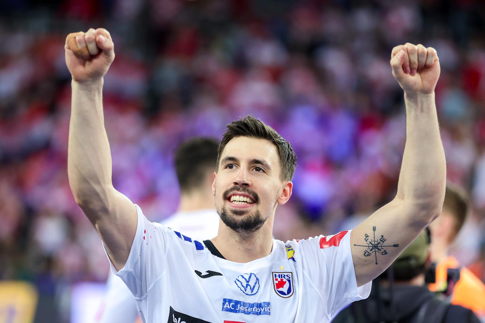 Naime, Martinović je od prošle godine u braku s bivšom austrijskom odbojkašicom Miriam Rath. Ivan i Miriam žive u Njemačkoj, no na ljeto zajedno dolaze u Hrvatsku na more.