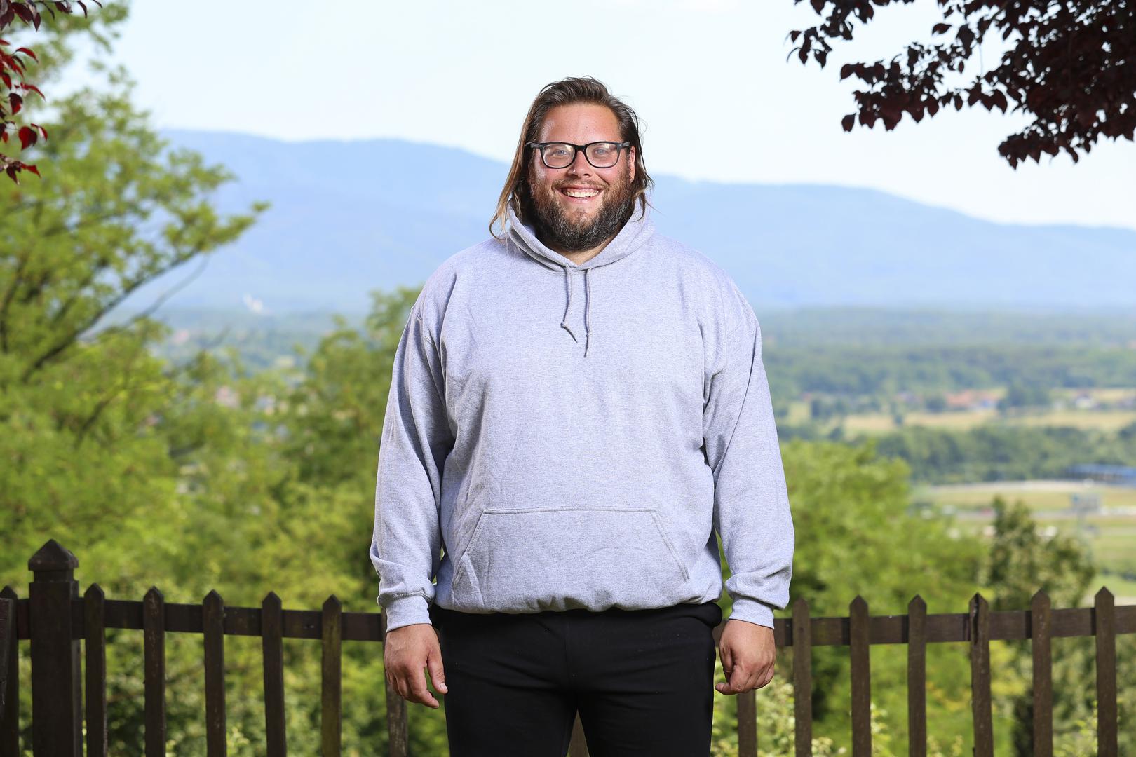 Najveći strah mu nije vezan uz izgled, nego uz ono najvrjednije - obitelj. Boji se da neće moći dovoljno dugo biti uz djecu i pomagati im dok odrastaju. Upravo zato ovaj put ne želi tražiti izgovore. „Uvijek je bilo ono 'sutra krećem', ali to sutra nikako nije došlo. Sada je stvarno vrijeme za promjene i moram poduzeti mjere za bolji život“, kaže odlučno.