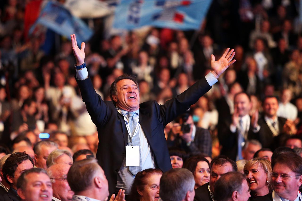 ARHIVA - 2013. Zagreb: Zdravka Mami?a ponijele emocije nastupom tamburaša na Saboru HDZ-a