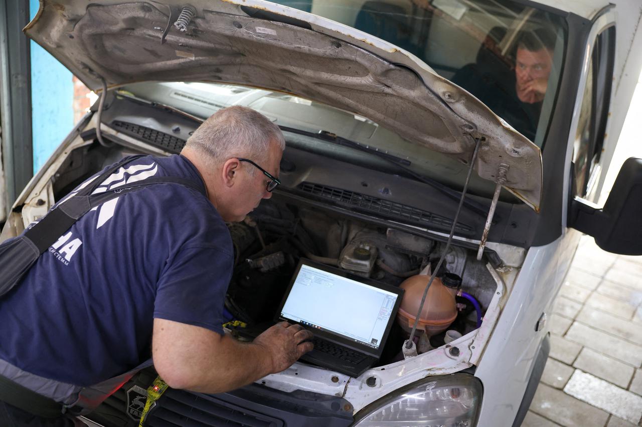 Russians race to adapt cars to use LPG as gasoline runs short