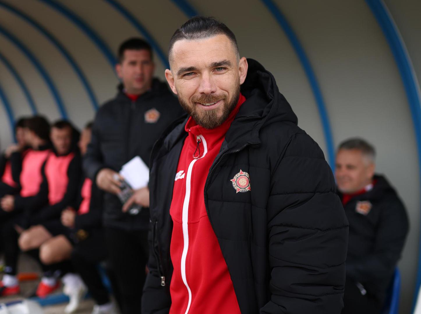 Prvi nastup za Hrvatsku upisao je u dresu U-21 reprezentacije 2002. godine u kvalifikacijama za Euro 2004., dok je za A reprezentaciju debitirao dvije godine poslije u Dublinu u prijateljskom susretu s Irskom