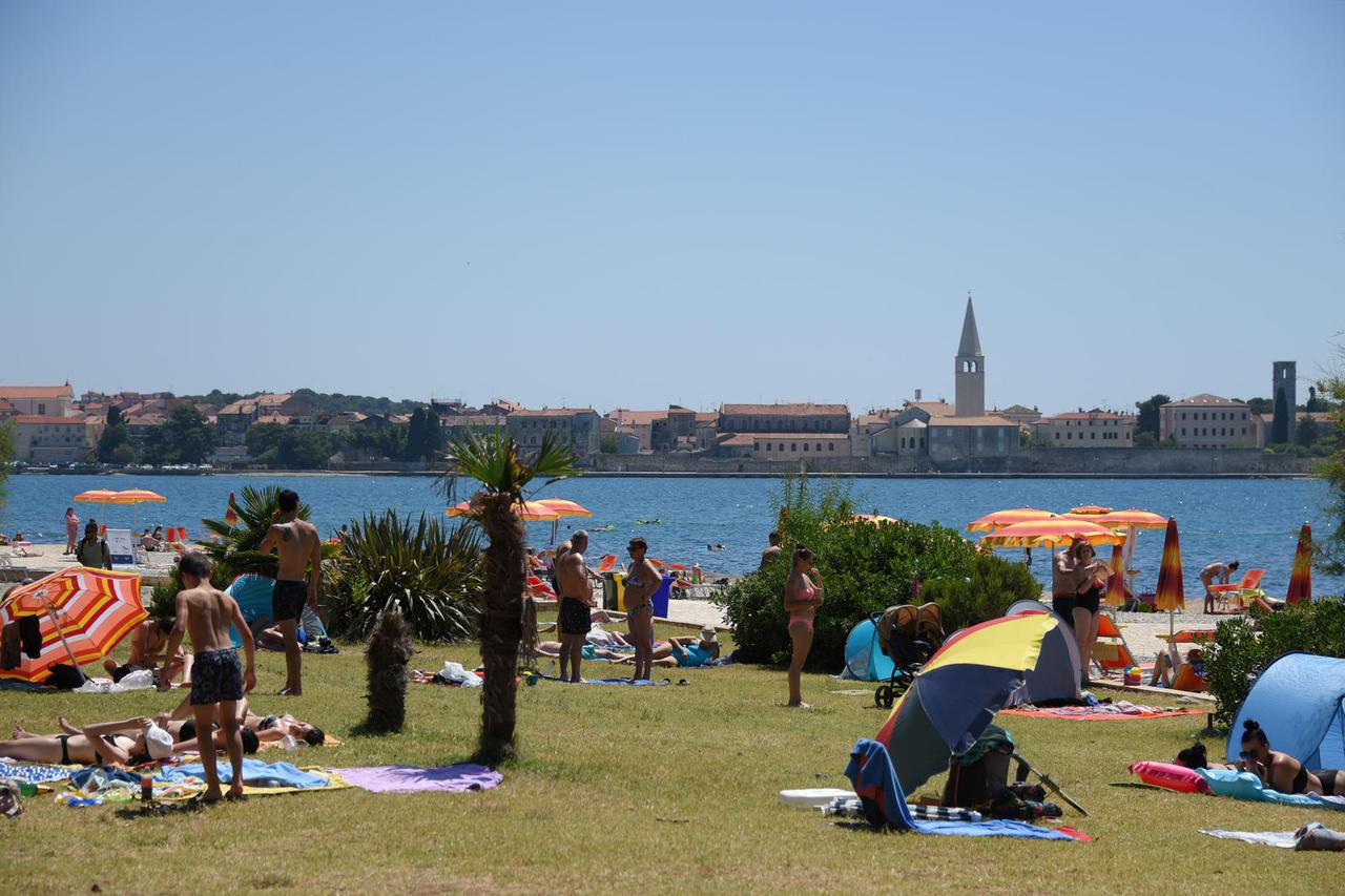 Plaža Borik u Pore?u