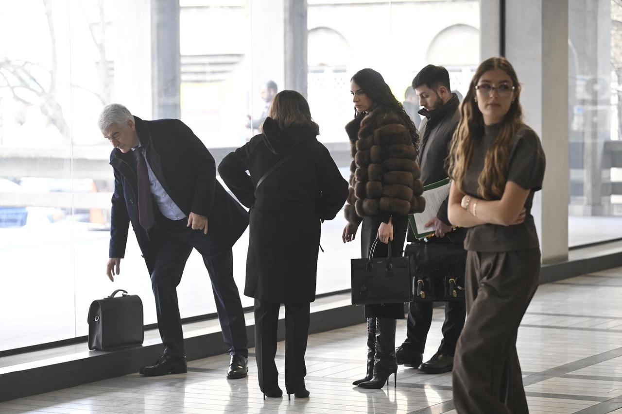 Ponovljeni postupak protiv Miljane i Vladimira Kecmanovića, roditelja dječaka K.K. koji je 3. svibnja 2023. godine u OŠ "Vladislav Ribnikar" ubio devetero djece