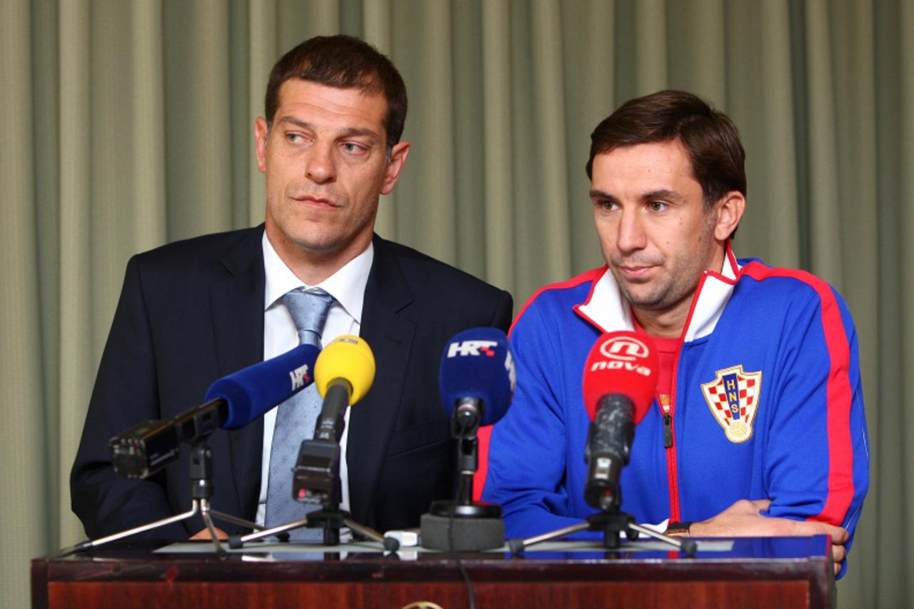 '02.09.2010., Aerodrom Pleso, Zagreb - Odlazak nogometne reprezentacije u Latviju.Slaven Bilic i Darijo Srna. Photo: Igor Kralj/PIXSELL'