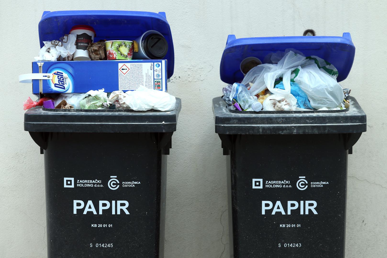 U kante mogu novine, časopisi, katalozi, bilježnice, knjige, slikovnice, pisma, papirnate vrećice, mape, kartonski fascikli i kartonske kutije bez ljepljive trake, plastike, stiropora. Ne smije se odlagati indigo papir, ugljeni papir, fotografije, zauljeni papir, pelene.