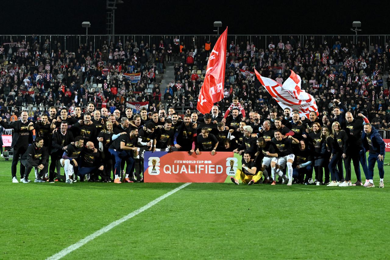 Slavlje nogometaša Hrvatske nakon pobjede nad Farskim otocima i plasmana na Svjetsko prvenstvo