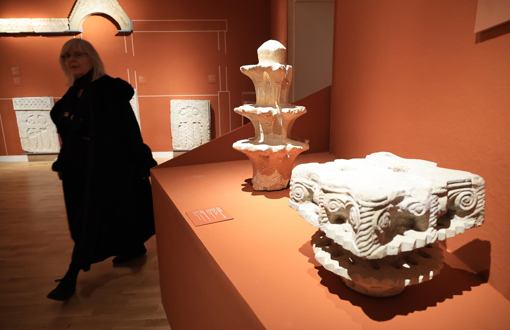 Na tri etaže i u 30 prostorija Galerije izloženo je više od 400 artefakata koji su dopremljeni iz svih dijelova Hrvatske i iz inozemstva