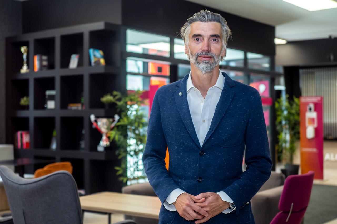 Doc. dr. sc. Mislav Balković, dekan Algebre