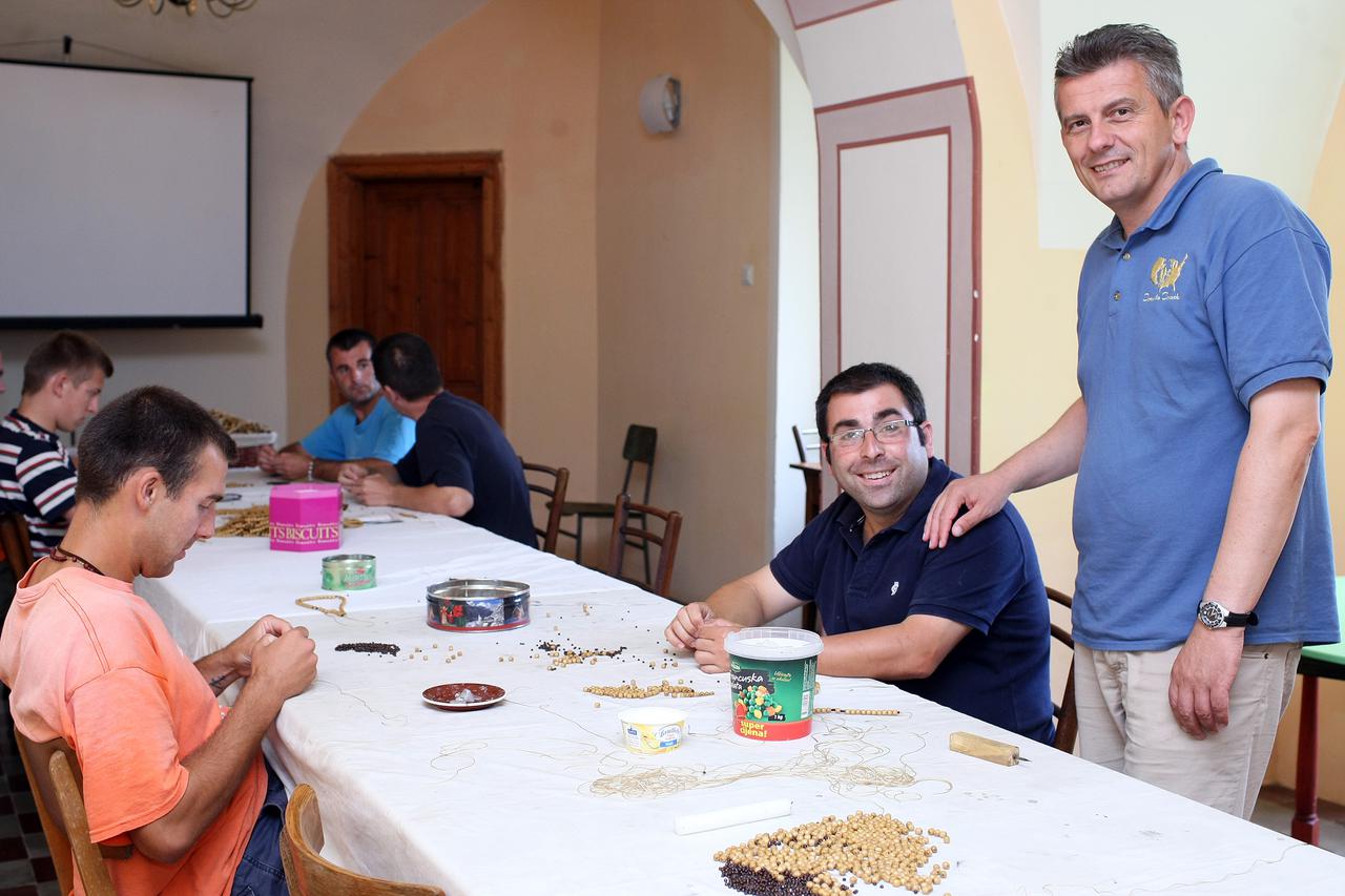 21.07.2014., Vrbovec - Komuna za ovisnike Cenacolo koju vodi don Ivan Filipovic nalazi se u dvorcu kraj Vrbovca
