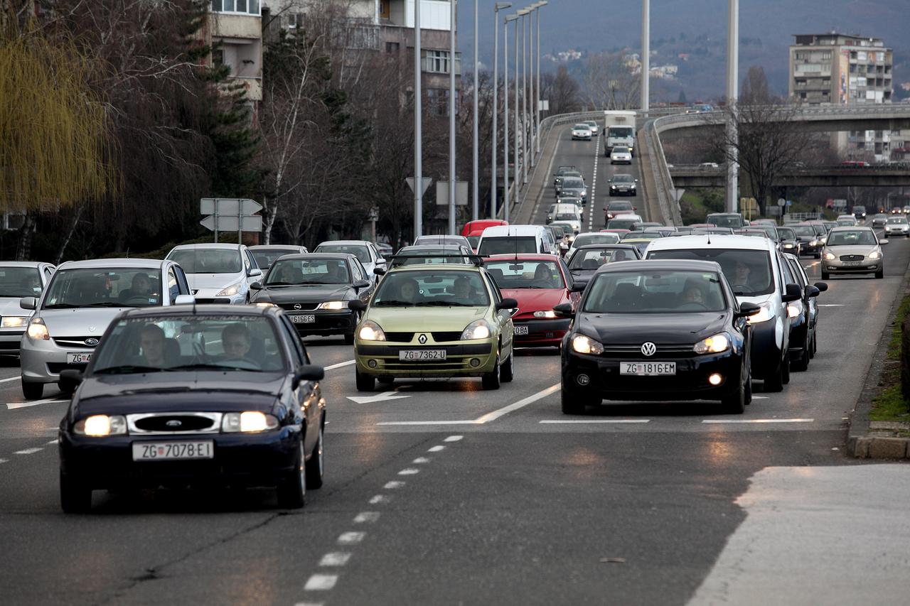 21.03.2013., Zagreb - Prelaskom na ljetno racunanje vremena 31. ozujka,  vozaci vise nece morati voziti sa upaljenim kratkim ili dnevnim svjetlima tijekom cijelog dana.  Photo: 
