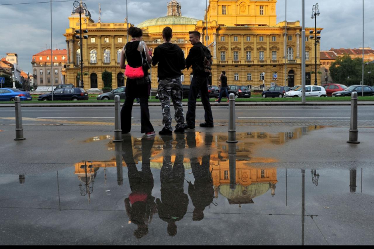 '07.07.2009., Zagreb - Hrvatsko narodno kazaliste na Trgu marsala Tita.  Photo: Marko Lukunic/Vecernji list'
