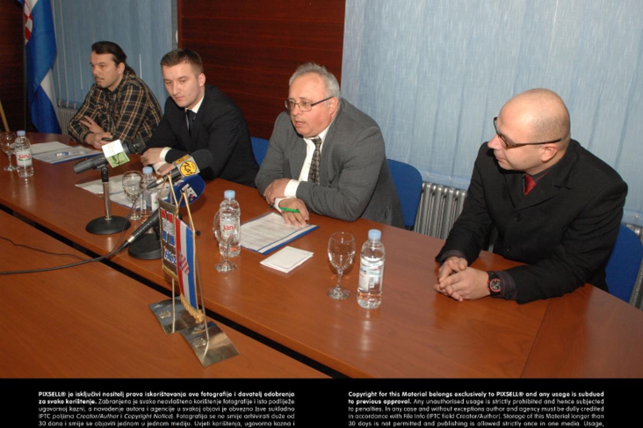 '15.02.2013., Krapina - Potpisivanje koalicijskog sporazuma izmedju HDZ-a, Zagorske stranke i Stranke zelenih-eko savez. Ugovor o koaliciji za predstojece izbore potpisali su predsjednik Zelene strank