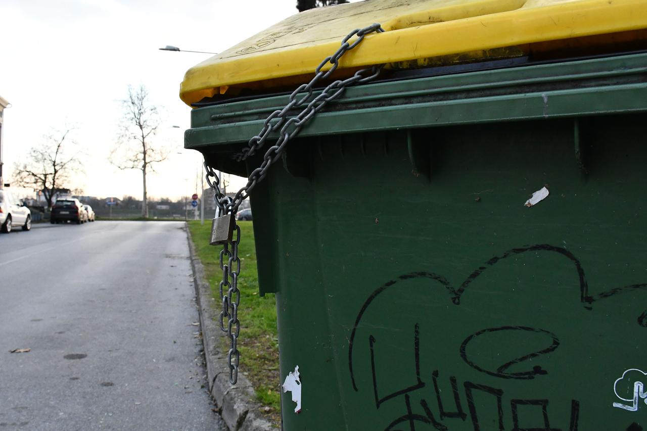 Slavonski Brod: Lanci i lokoti na kantama zbog uvođenja vrećica i  poskupljenja odvoza smeća