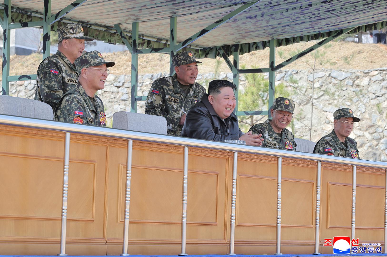 Prema južnokorejskoj obavještajnoj službi, ove postrojbe dio su tisuća vojnika koje je Pjongjang navodno uputio u Rusiju kao podršku Moskvinom ratu u Ukrajini. 