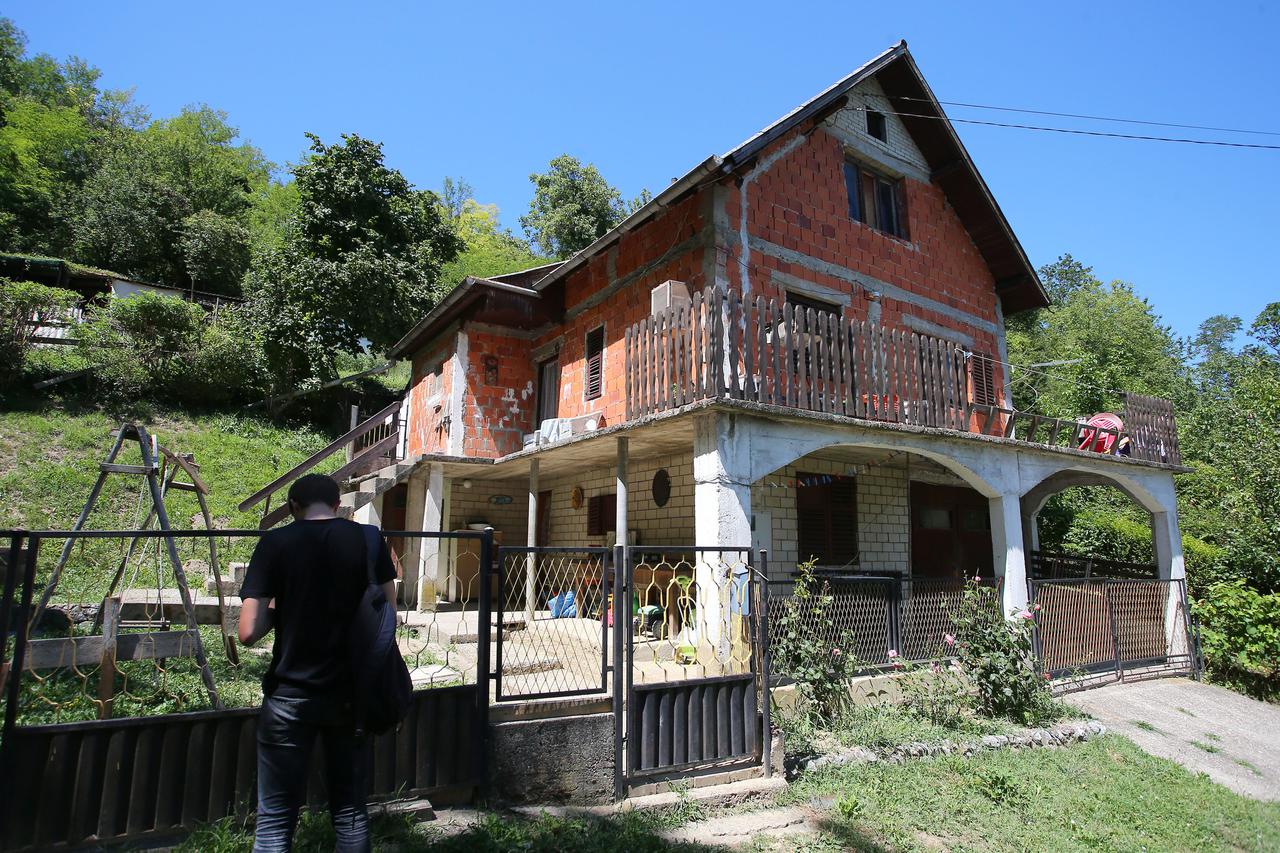 U 30-ak kvadrata na prvom katu kuće živjelo je osmero članova obitelji ostavljene Katarine