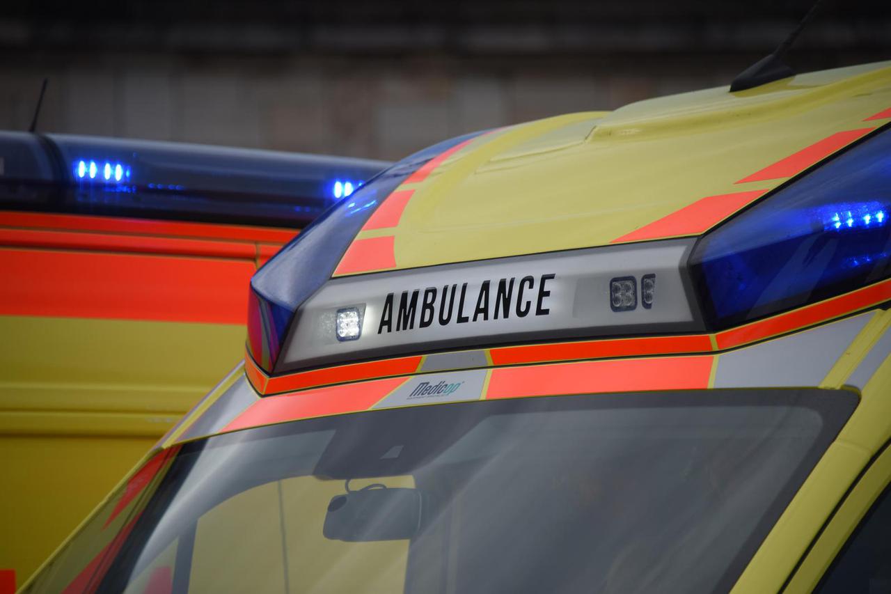 Pula: Djelatnici Hitne pomoći sirenama prosvjedovali jer su jedina hitna služba u Hrvatskoj čiji zaposlenici nemaju beneficirani radni staž