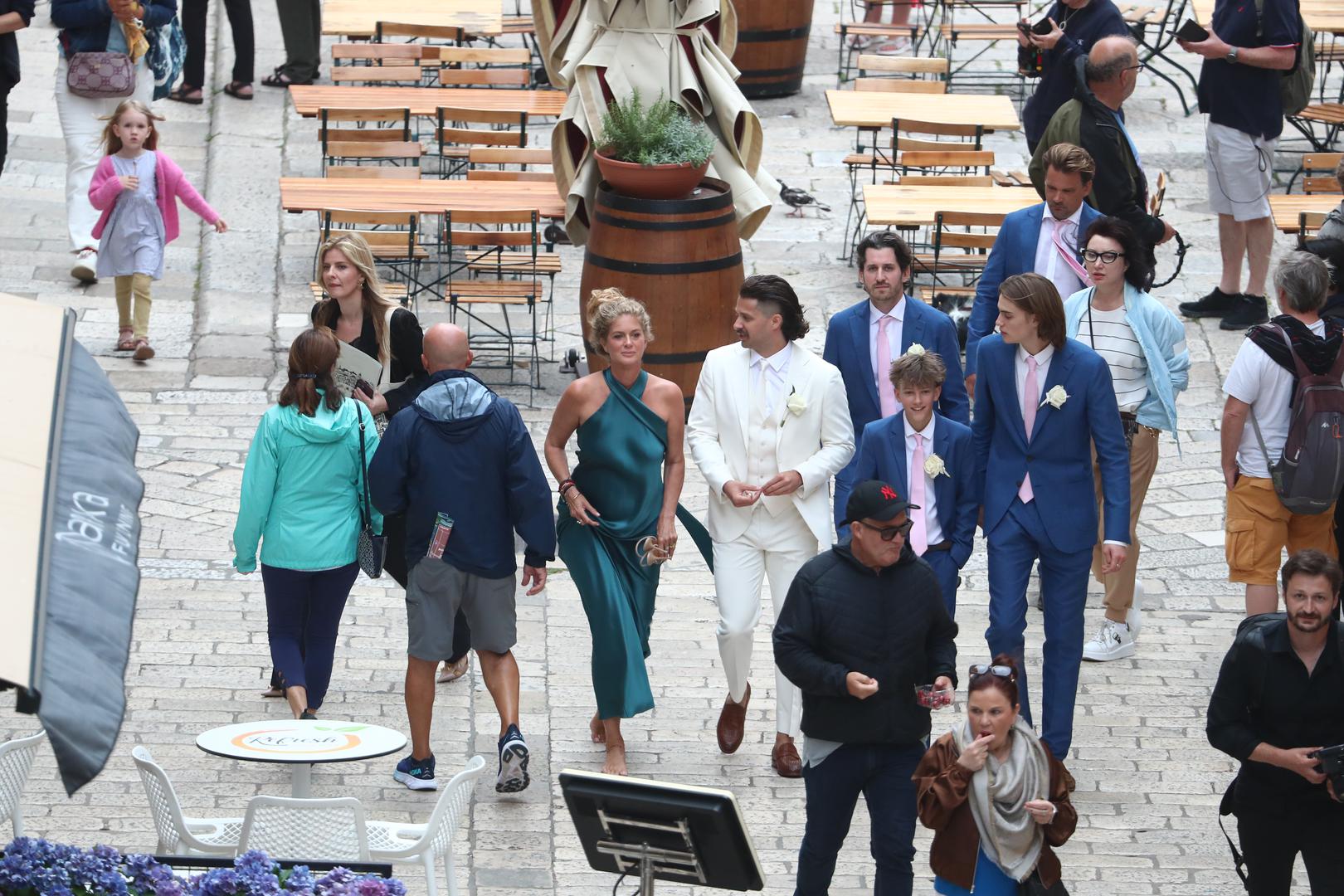 Njezin budući suprug Liam do crkve je stigao u pratnji mame Rachel Hunter.