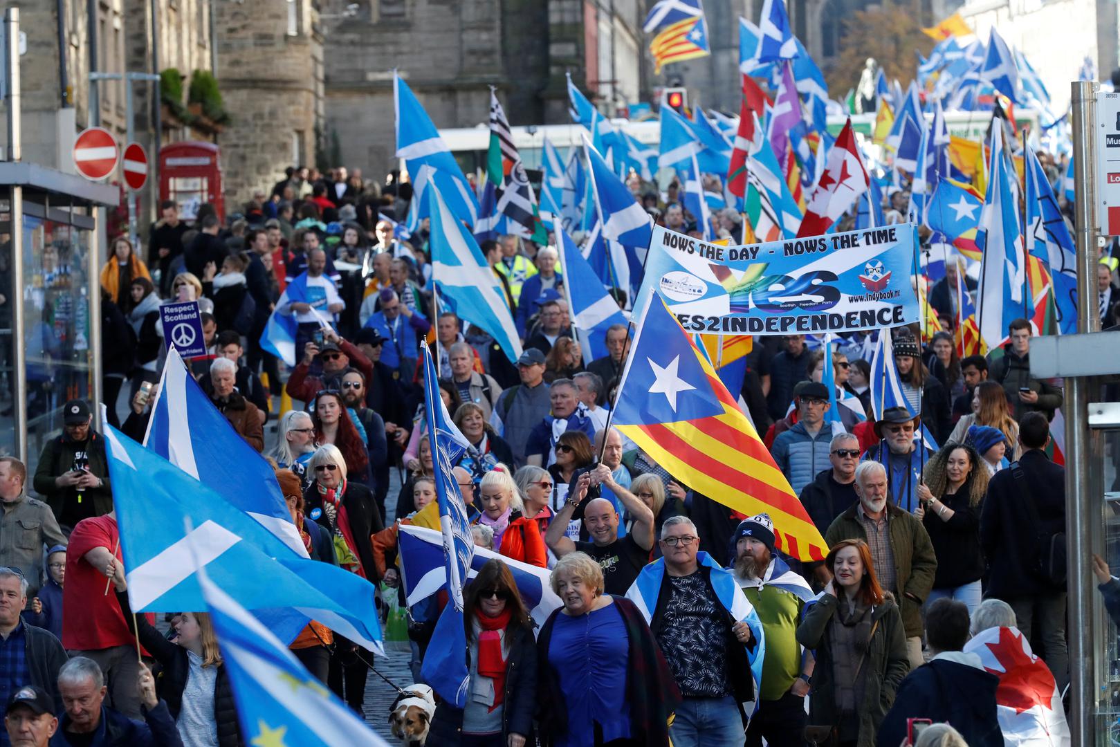 Premijerka Nicola Sturgeon koja vodi Škotsku nacionalnu stranku (SNP) najavila je da će svoj prijedlog o novom referendumu o neovisnosti objaviti "kada budu jasni uvjeti Brexita".