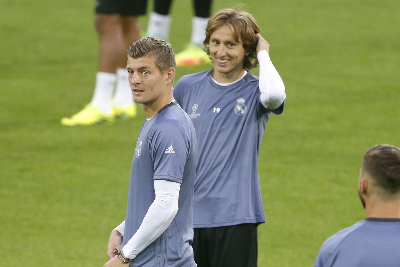 Luka Modrić i Toni Kroos