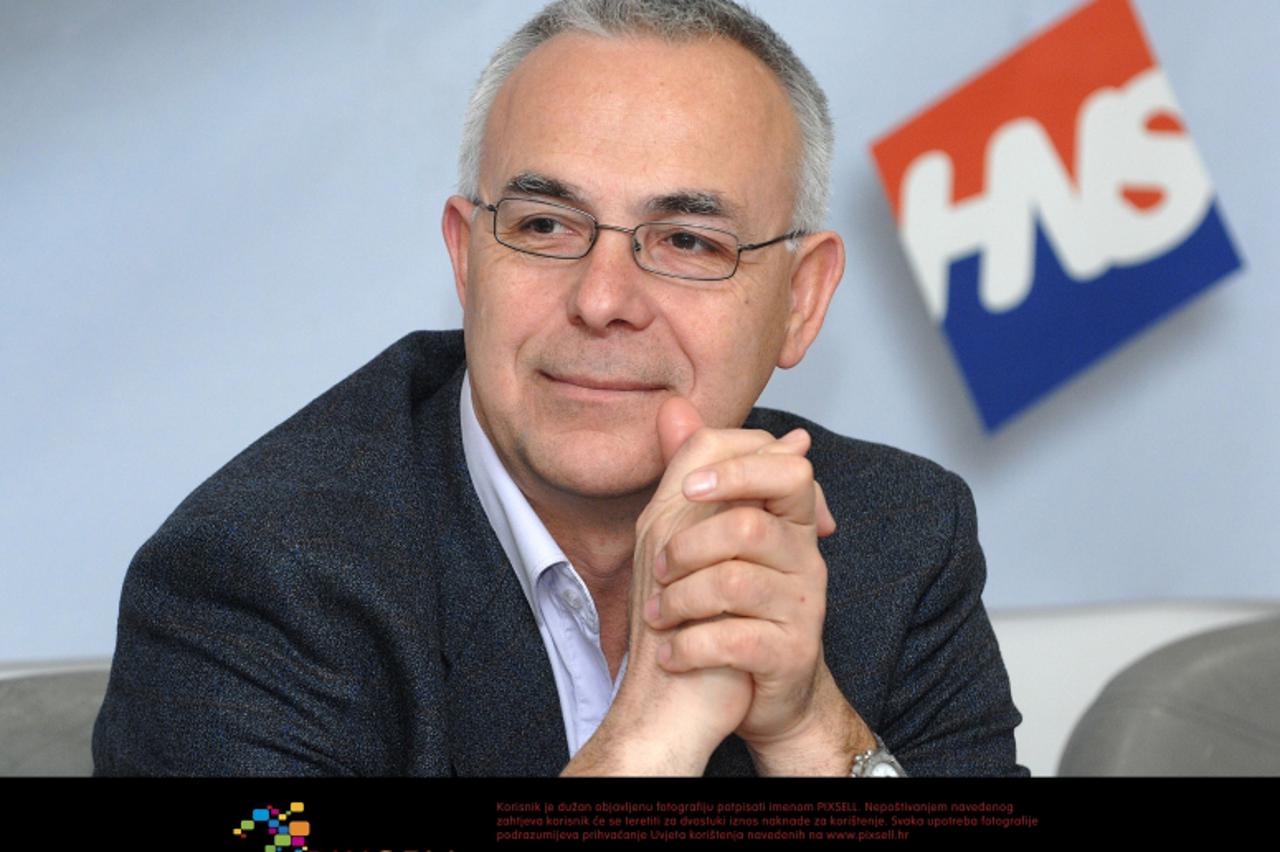 '21.01.2009.,Zagreb - Ilica,presica HNS-a - Holding prva zrtva Bandicevih predizbornih apetita.Jozo Rados Photo: Patrik Macek/Vecernji list'