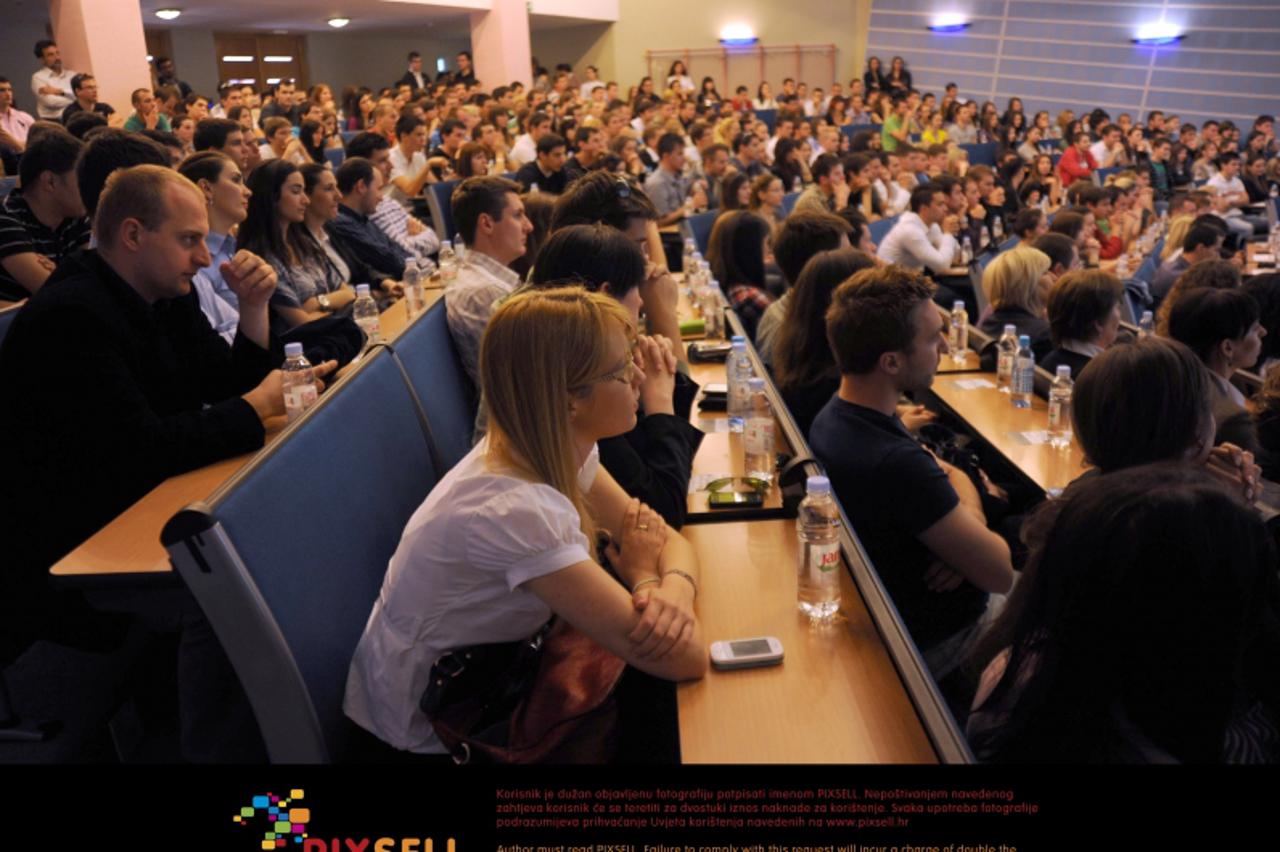 '19.04.2011.,Split - Ekonomski fakultet. Ivica Todoric odrzao predavanje studentima Ekonomskog fakulteta u sklopu projekta Top Business Man;  Photo: Nino Strmotic/PIXSELL'