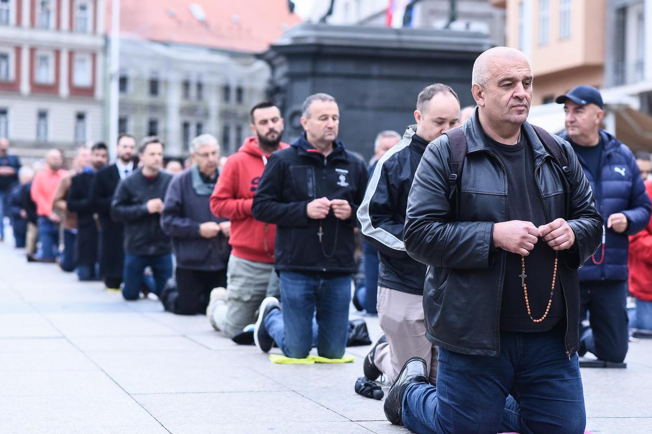 Molitva krunice na glavnom zagrebačkom trgu